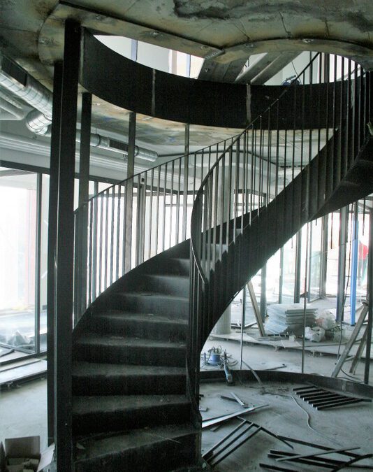Edificio La Castellana (Madrid): escalera metálica