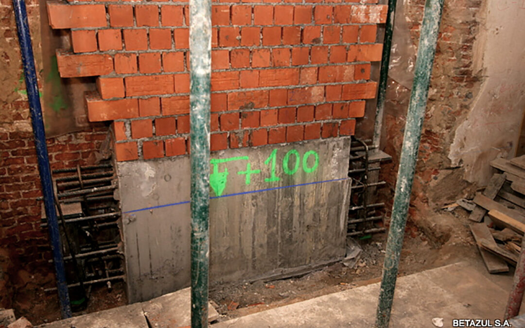 Apeo de muros de fábrica. Edificio en Madrid.